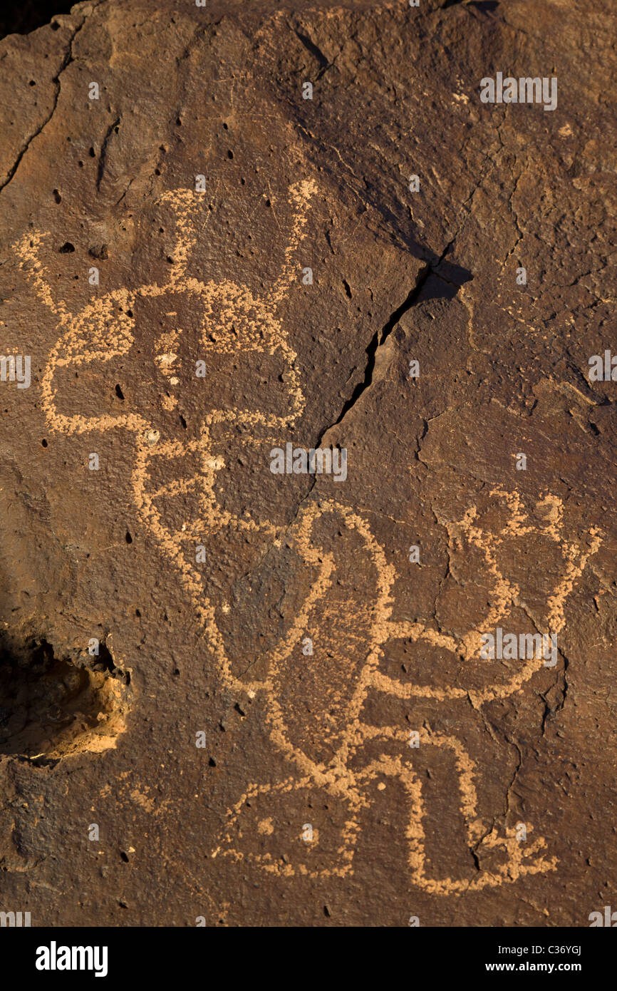 Alien come figura, American indiani Petroglyph a Petroglyph National Monument, Albuquerque, Nuovo Messico, Stati Uniti d'America. Foto Stock