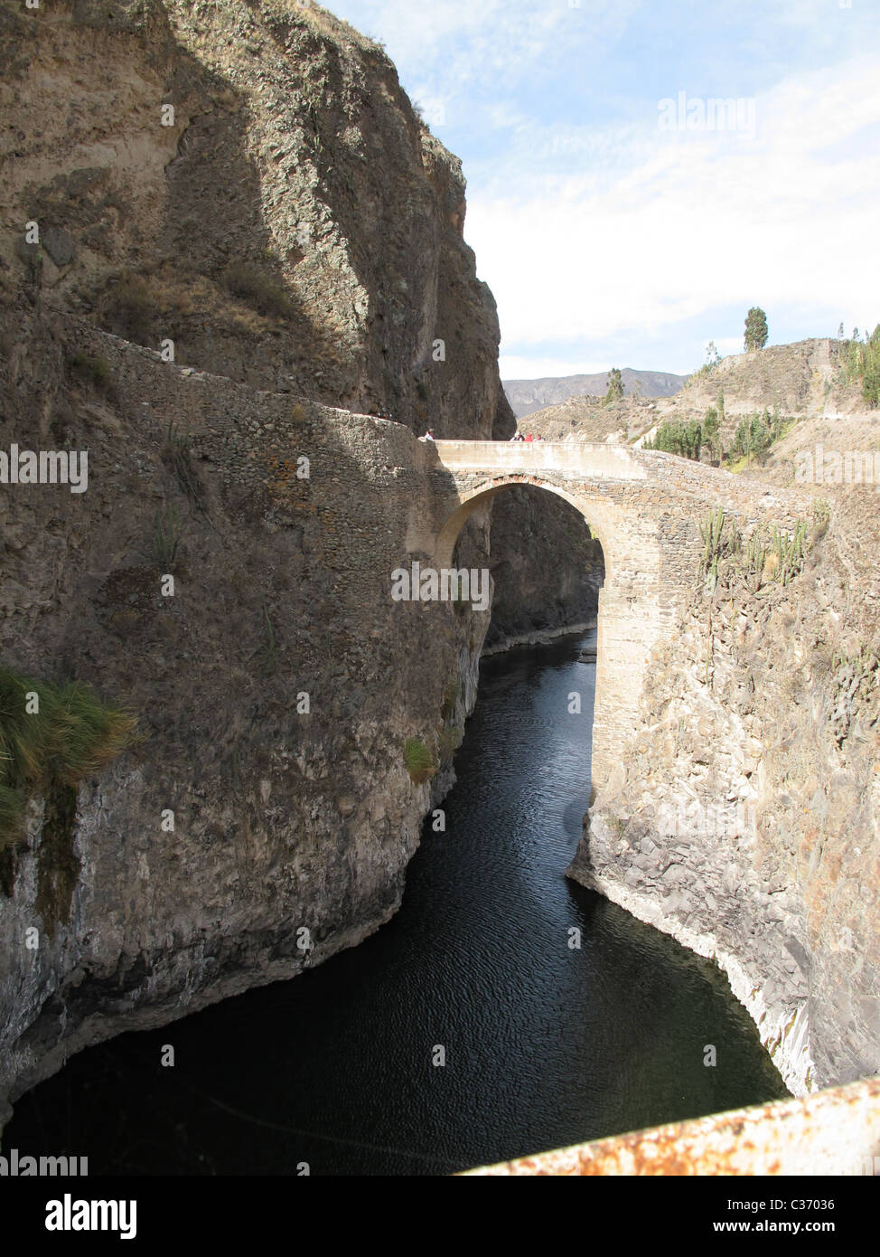 Pietra ponte inca, Colca Valley, Perù Foto Stock
