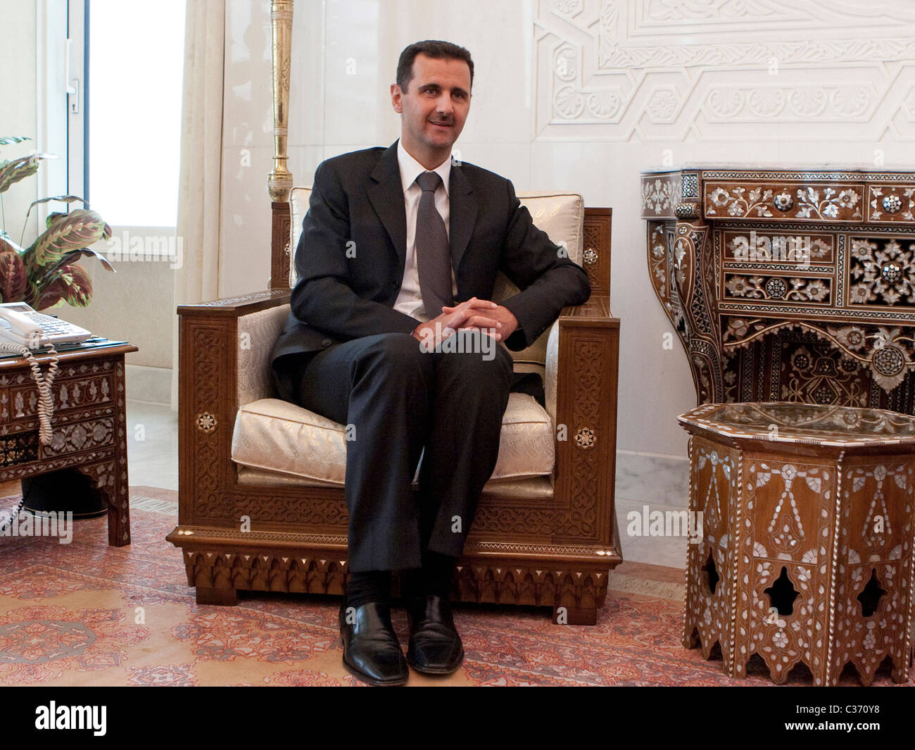 Presidente siriano Bashar al-Assad , nel corso di un incontro con i giornalisti occidentali presso il Palazzo del Popolo in damasco. La Siria. Foto Stock