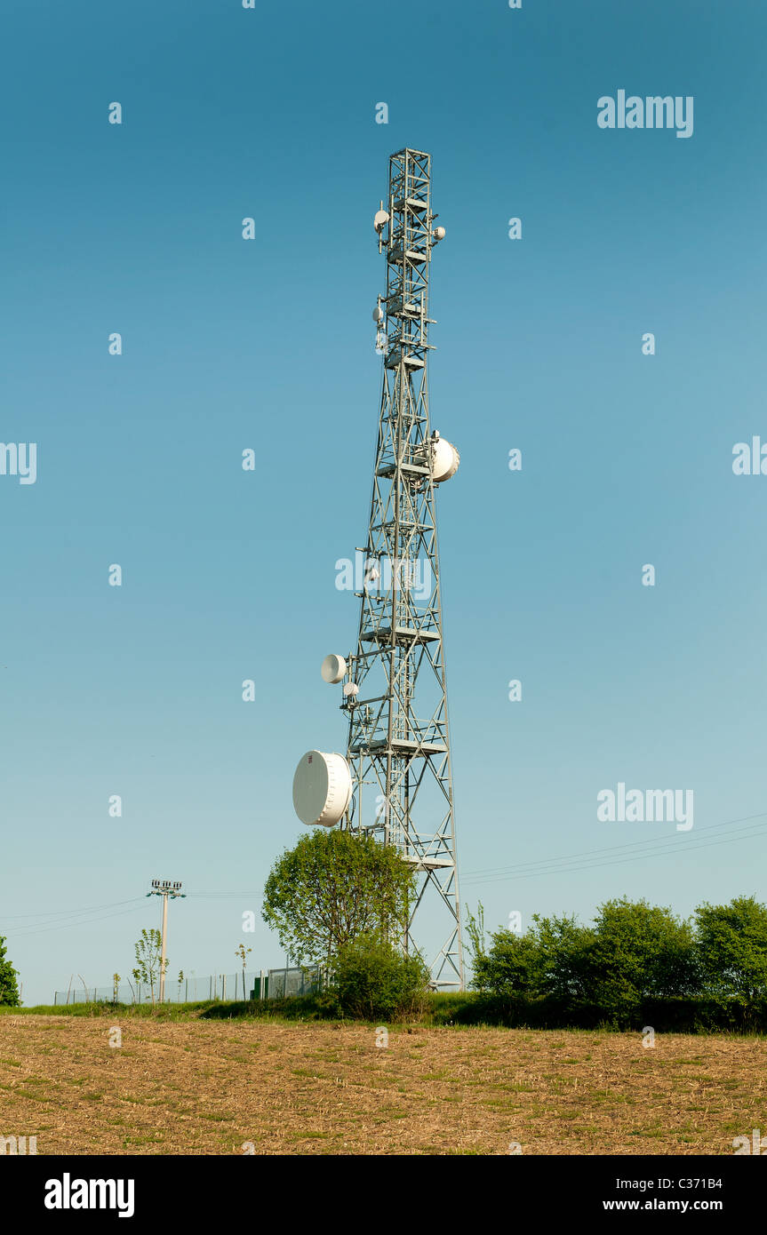 Telefoni cellulari antenna stazione relè Foto Stock