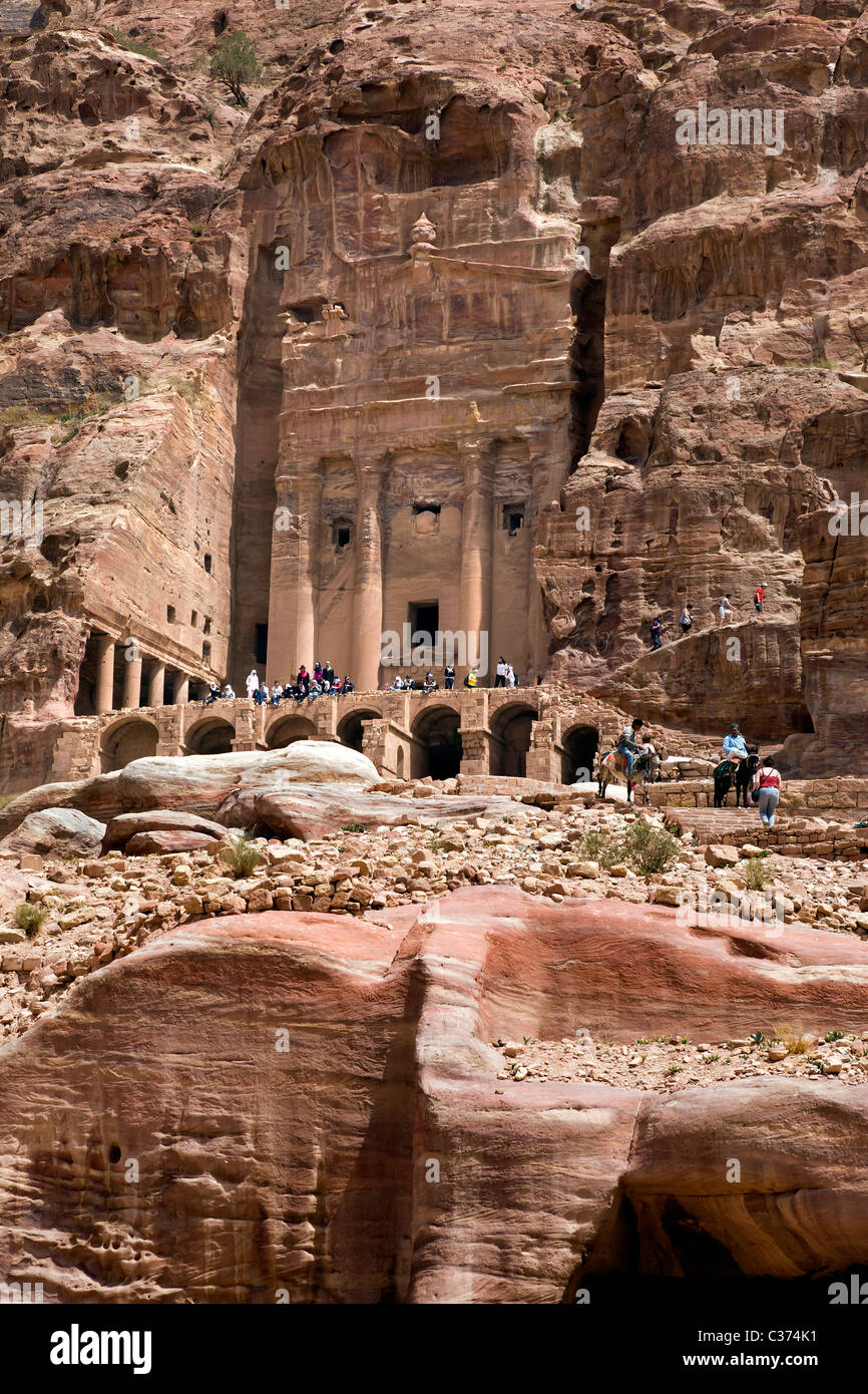 L urna tomba al Rose Red città di Petra. Giordania Foto Stock