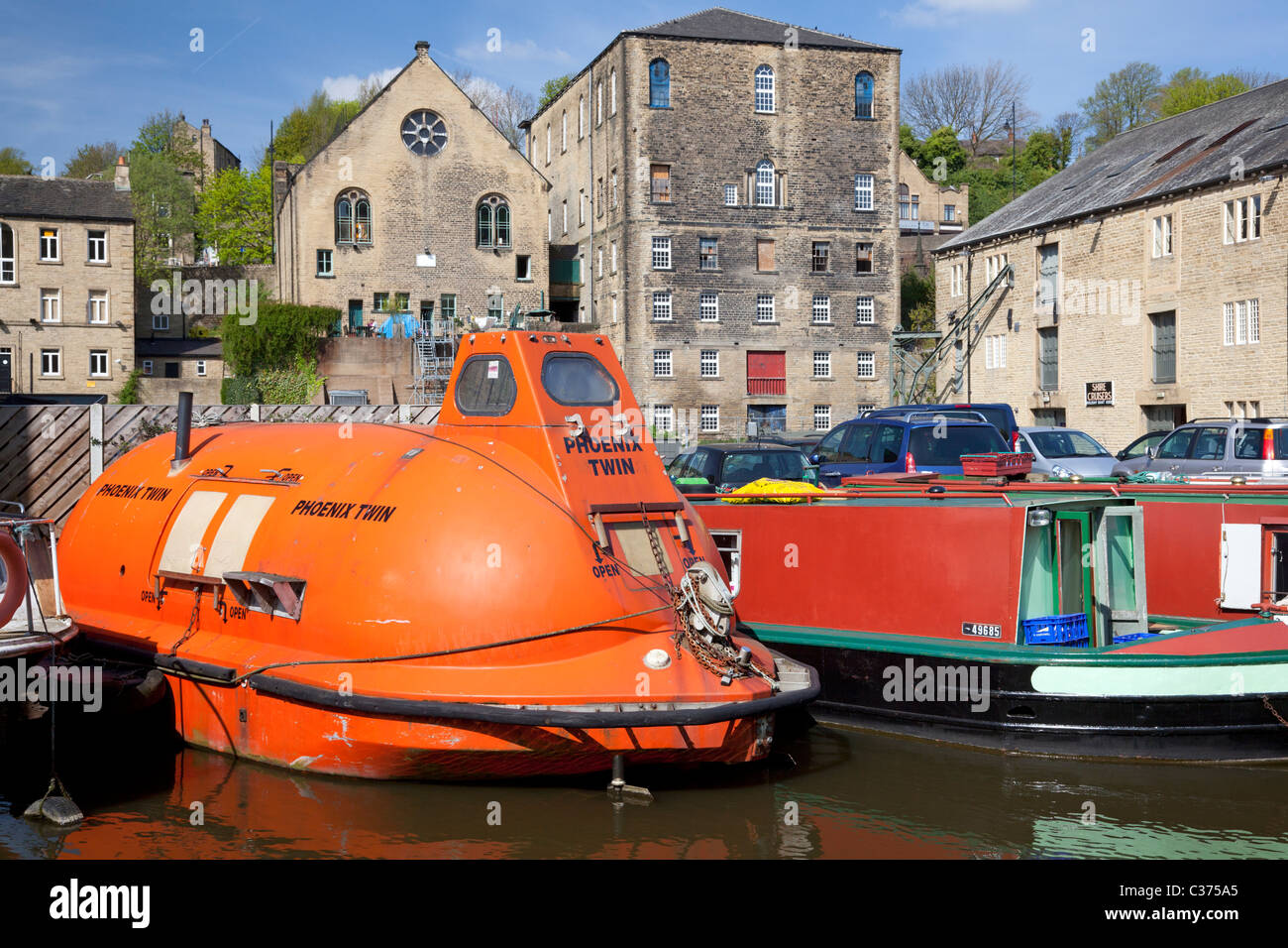 Imbarcazione salvagente ormeggiata presso il Wharf, Sowerby Bridge, West Yorkshire Foto Stock