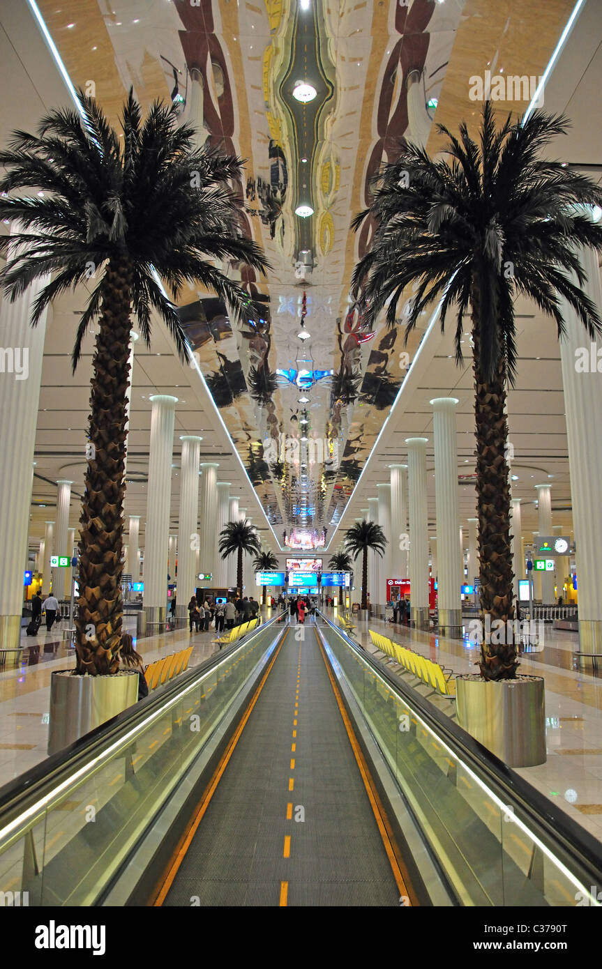 Sala Arrivi, Emirates Terminal 3, l'Aeroporto Internazionale di Dubai, Al Garhoud, Dubai, Emirati Arabi Uniti Foto Stock