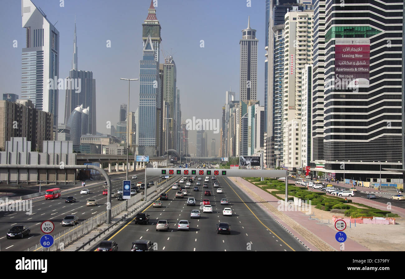 Centro finanziario, Sheikh Zayed Road, Downtown Dubai, Dubai, Emirati Arabi Uniti Foto Stock