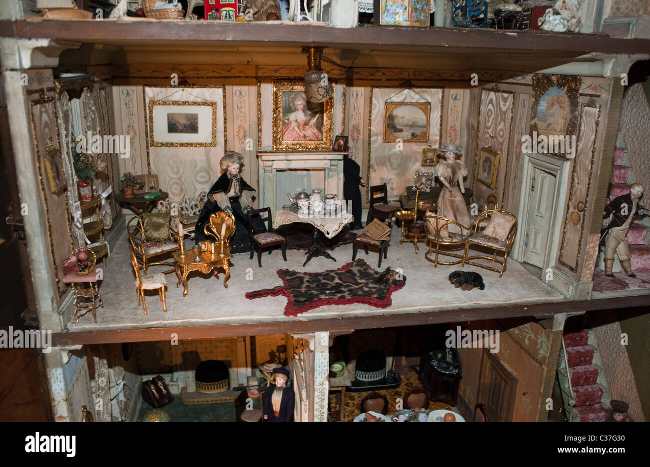 Londra, Regno Unito, Casa delle bambole per bambini d'antiquariato in mostra al "London Toy & Model Museum", "Amy Miles House, giocattoli vintage anni '1890", arte storica di londra, antiquariato regno unito Foto Stock