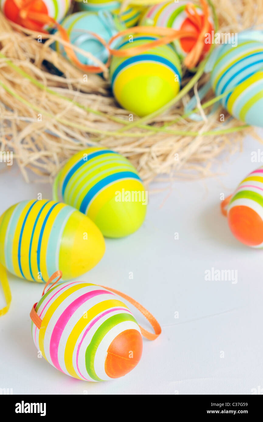Verniciato colorato le uova di Pasqua Foto Stock