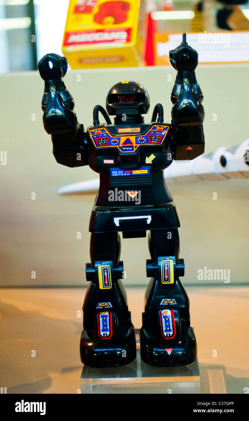 Londra, Regno Unito, robot giocattolo vintage Vintage in mostra all'interno del "London Toy & Model Museum" "Galaxy Super Mechanic Fighter, 1986 » (Made in Taiwan) Foto Stock