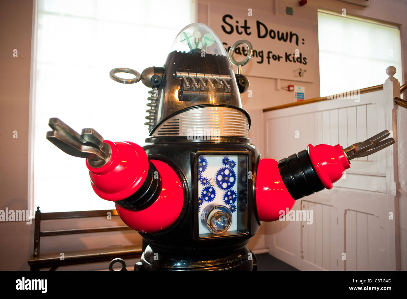 Londra, Regno Unito, vecchi robot giocattolo Vintage, sul display all'interno di 'London Toy & Model Museum' Foto Stock