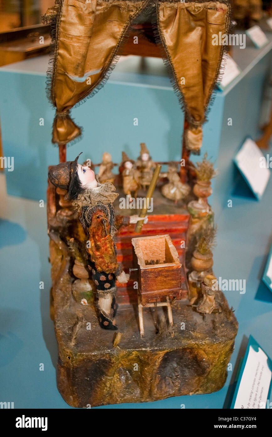 Londra, Regno Unito, Closze Up, espone al "London Toy & Model Museum", "Organ Grinder" 1870, antiquariato regno unito Foto Stock