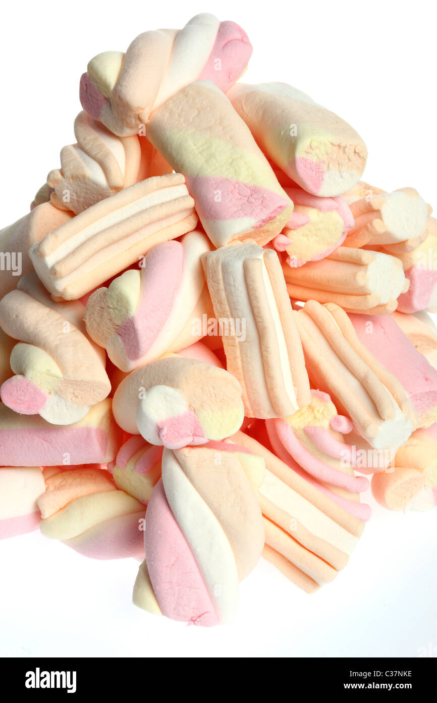Caramelle marshmallow. Diversi colori, del gusto, forme, contiene un sacco  di zucchero e aromi artificiali Foto stock - Alamy