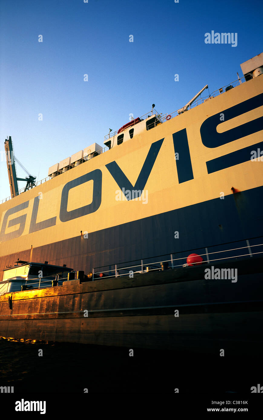 Sud coreano di proprietà GLOVIS veicolo transporter Asian legenda a Hansahafen nel porto di Amburgo. Foto Stock