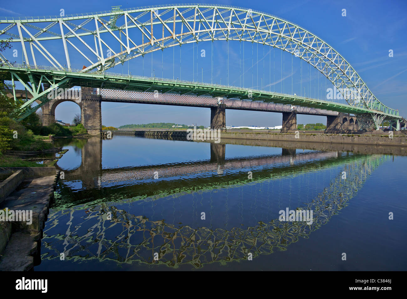 La stazione di Queensway ponte tra di Runcorn e Widnes sul Manchester Ship Canal. Foto Stock