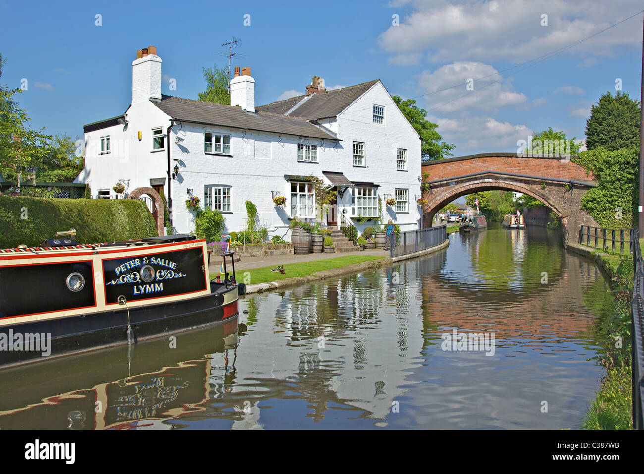 Bridgewater casa sul canale a Lymm con narrowboats. Foto Stock