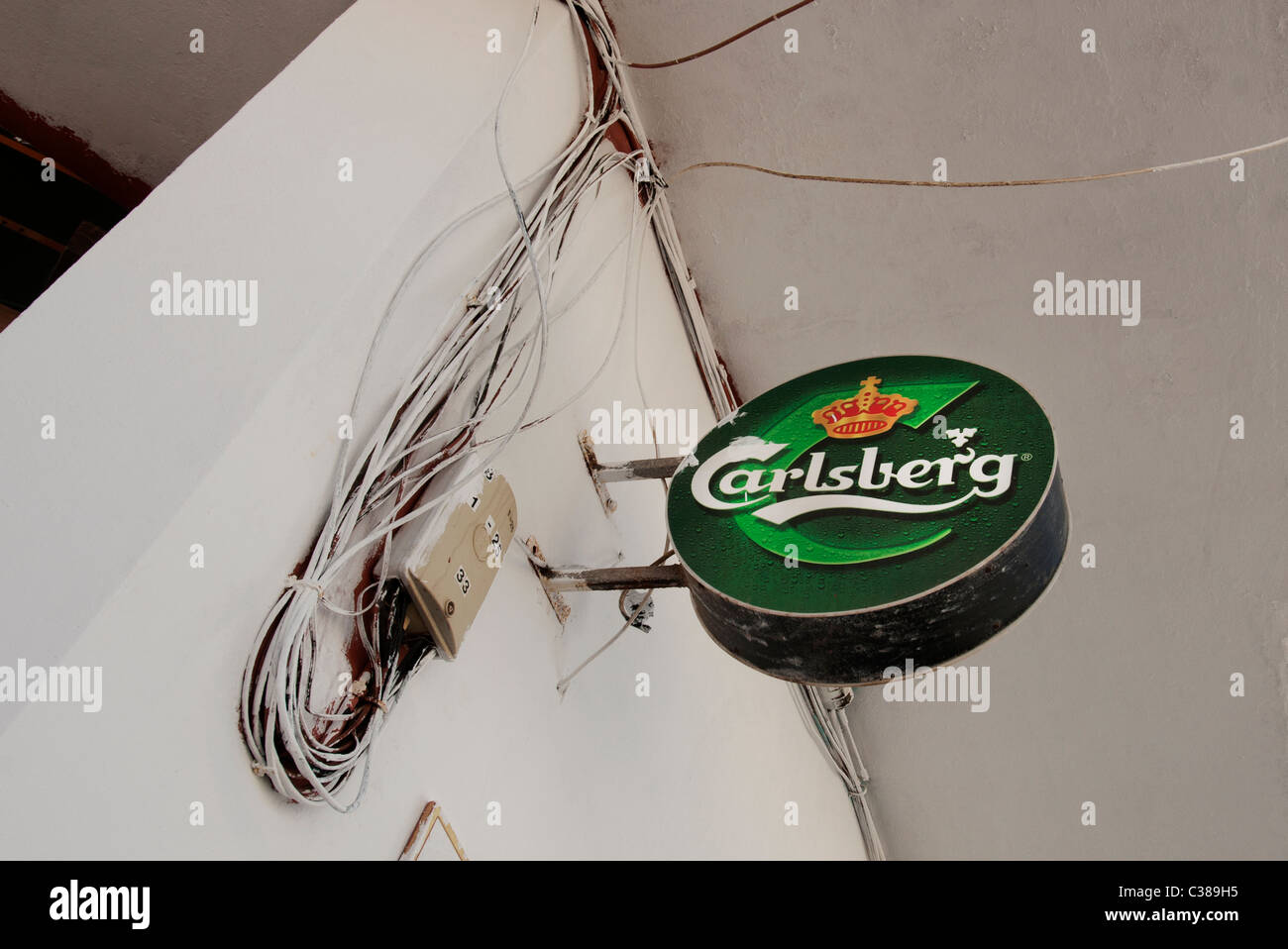 La birra Carlsberg segno sulla parete al di fuori dei bar Fuerteventura Isole Canarie Foto Stock