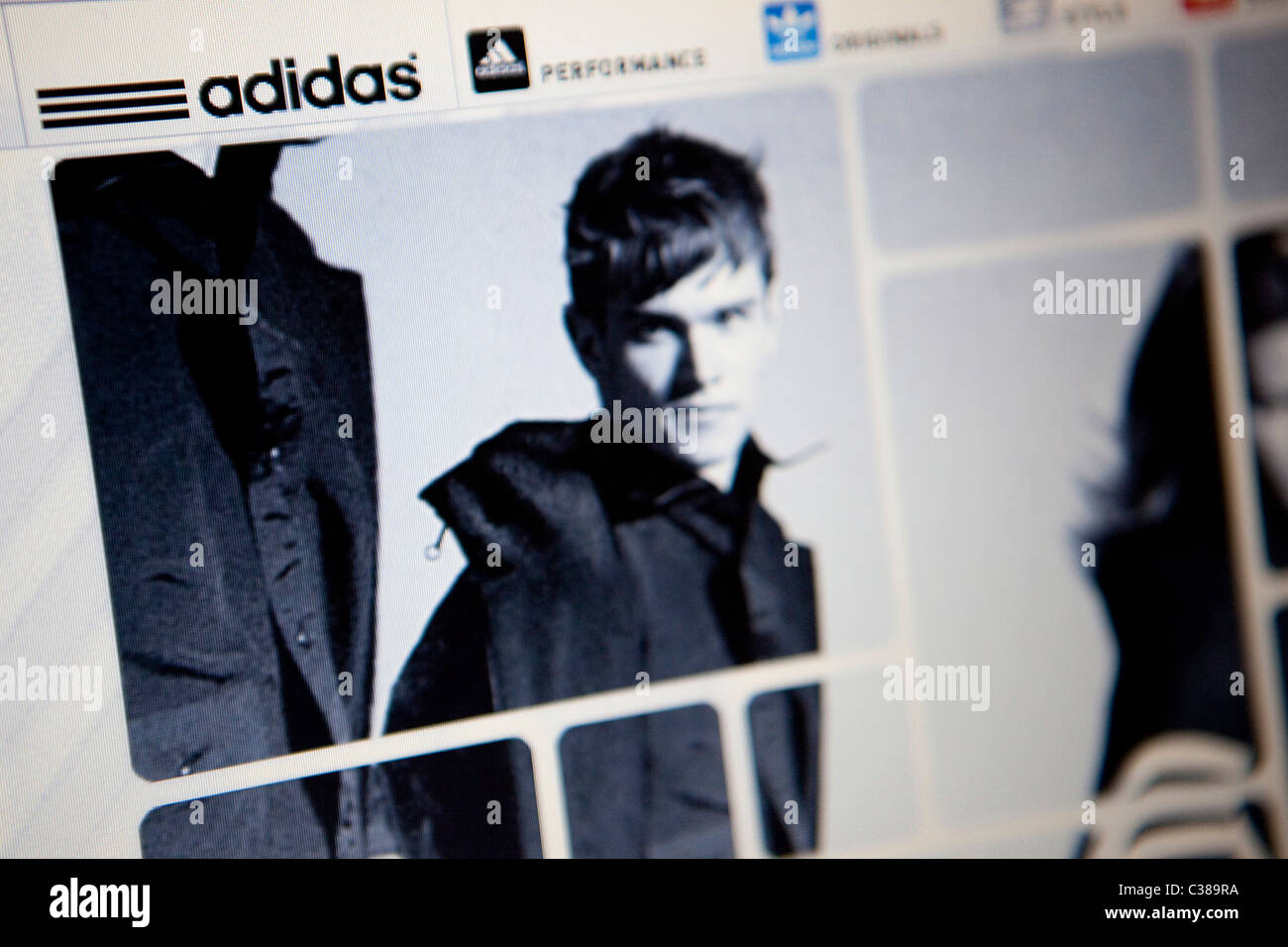 Il sito web di adidas Foto stock - Alamy
