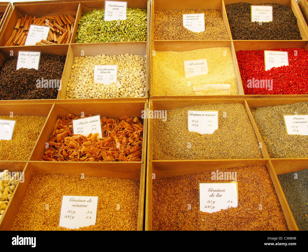 Spice, provenzale del mercato alimentare, Apt, Provence-Alpes-Côte d'Azur, in Francia, in Europa Foto Stock