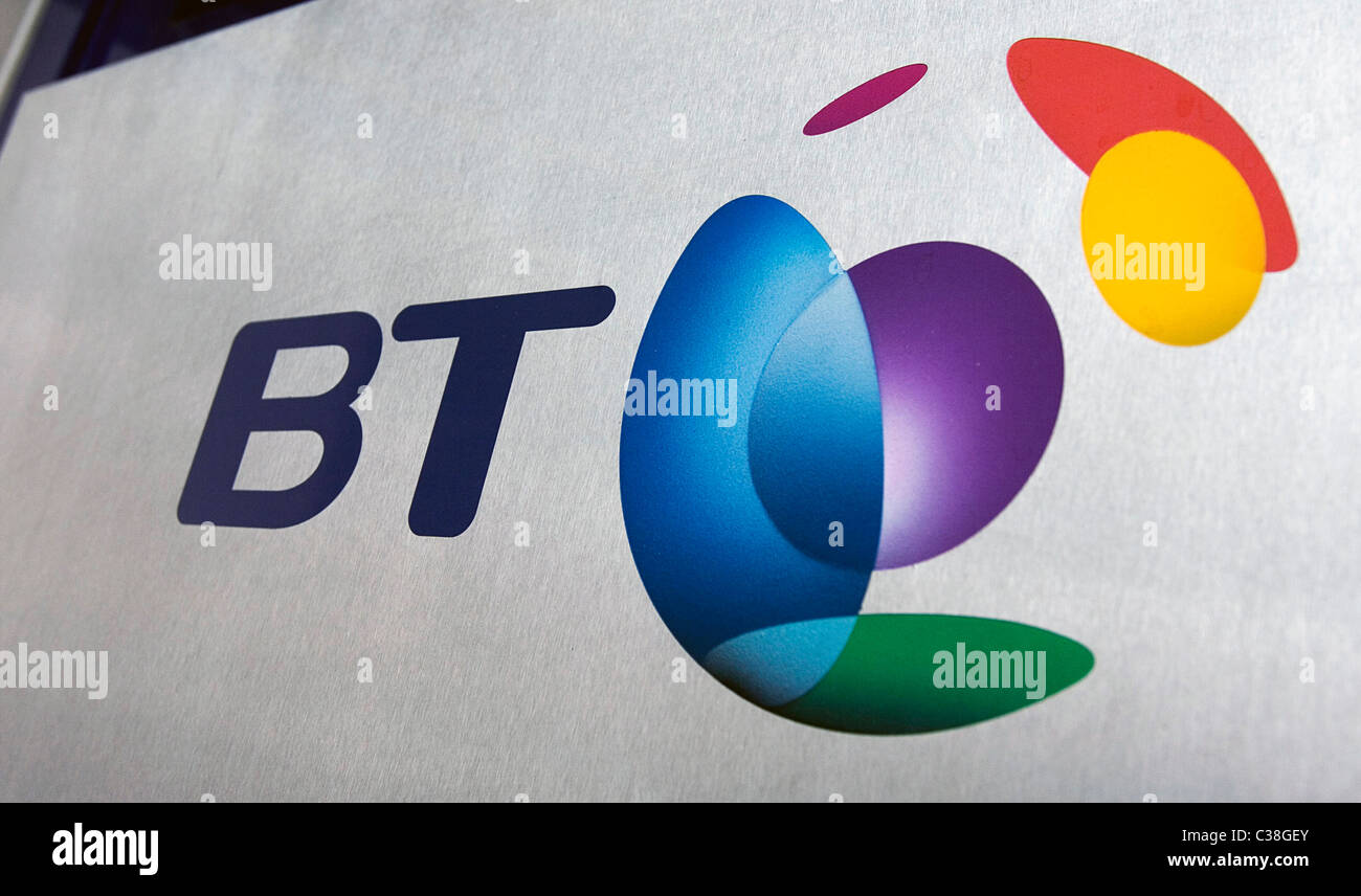 Il BT Logo visualizzato al di fuori dei loro uffici presso la BT Tower. Foto Stock