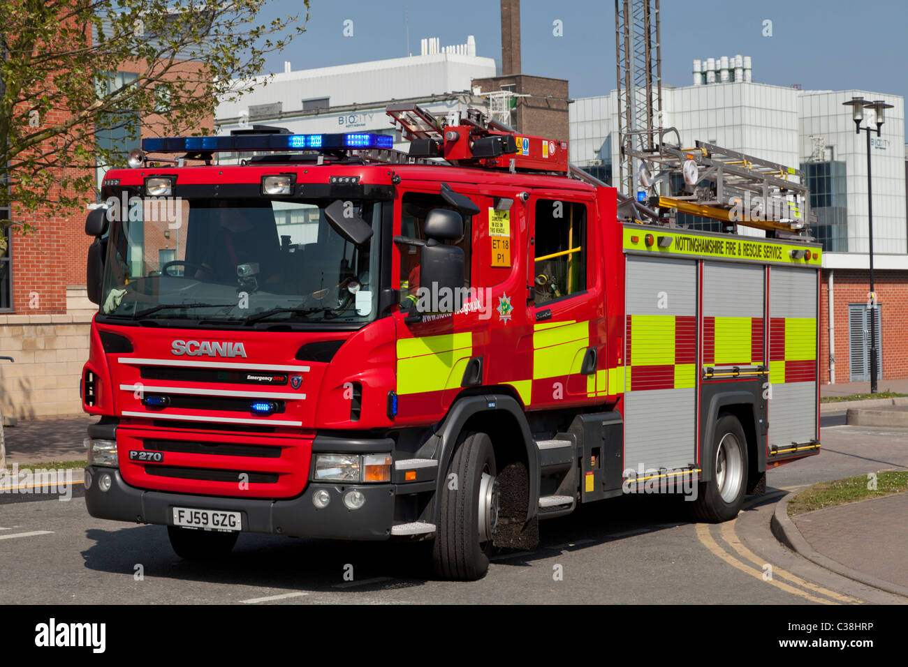 Nottinghamshire servizio antincendio motore fire lungo il tragitto per una chiamata Nottingham Inghilterra GB UK EU Europe Foto Stock