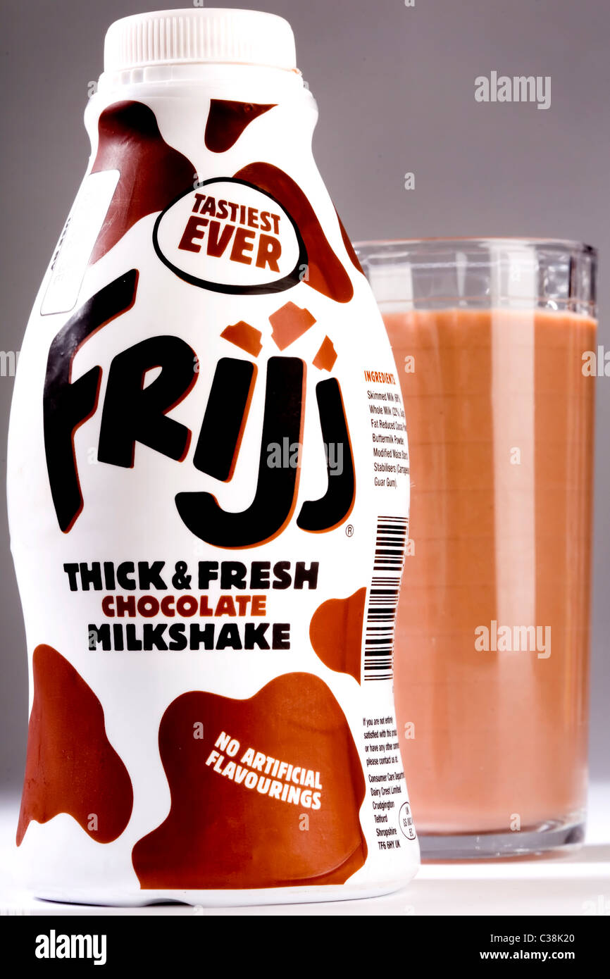 Bottiglie di Frijj frullato, un Dairy Crest prodotto. Foto Stock