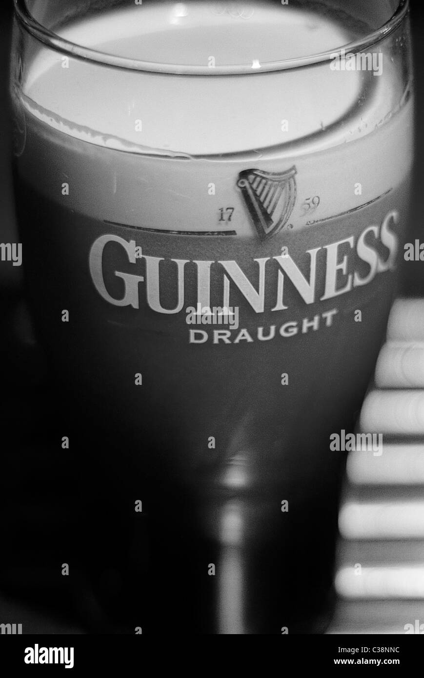 Immagine illustrativa di una pinta di Guinness Foto Stock