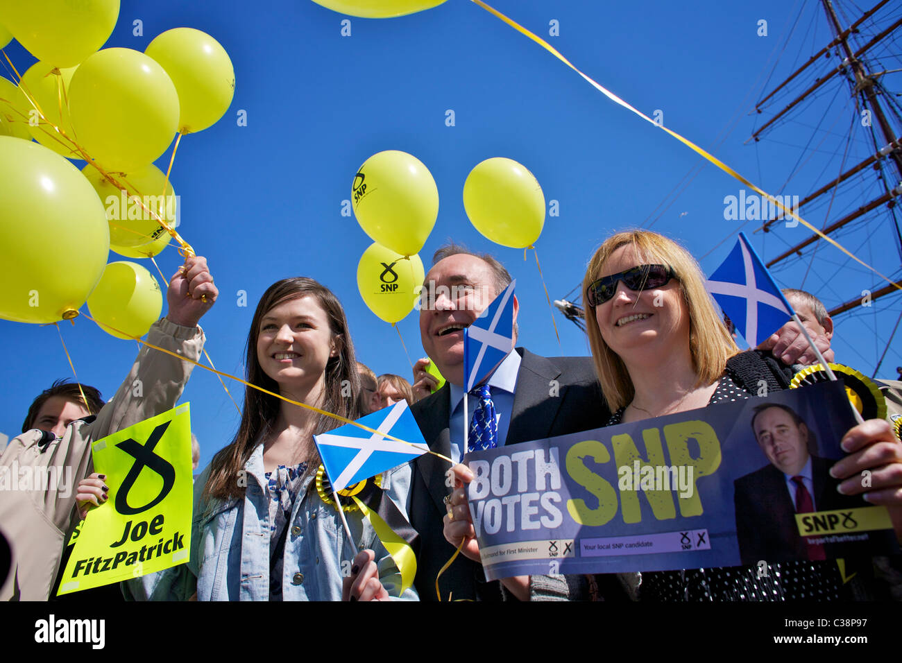 Alex Salmond con SNP sostenitori Foto Stock