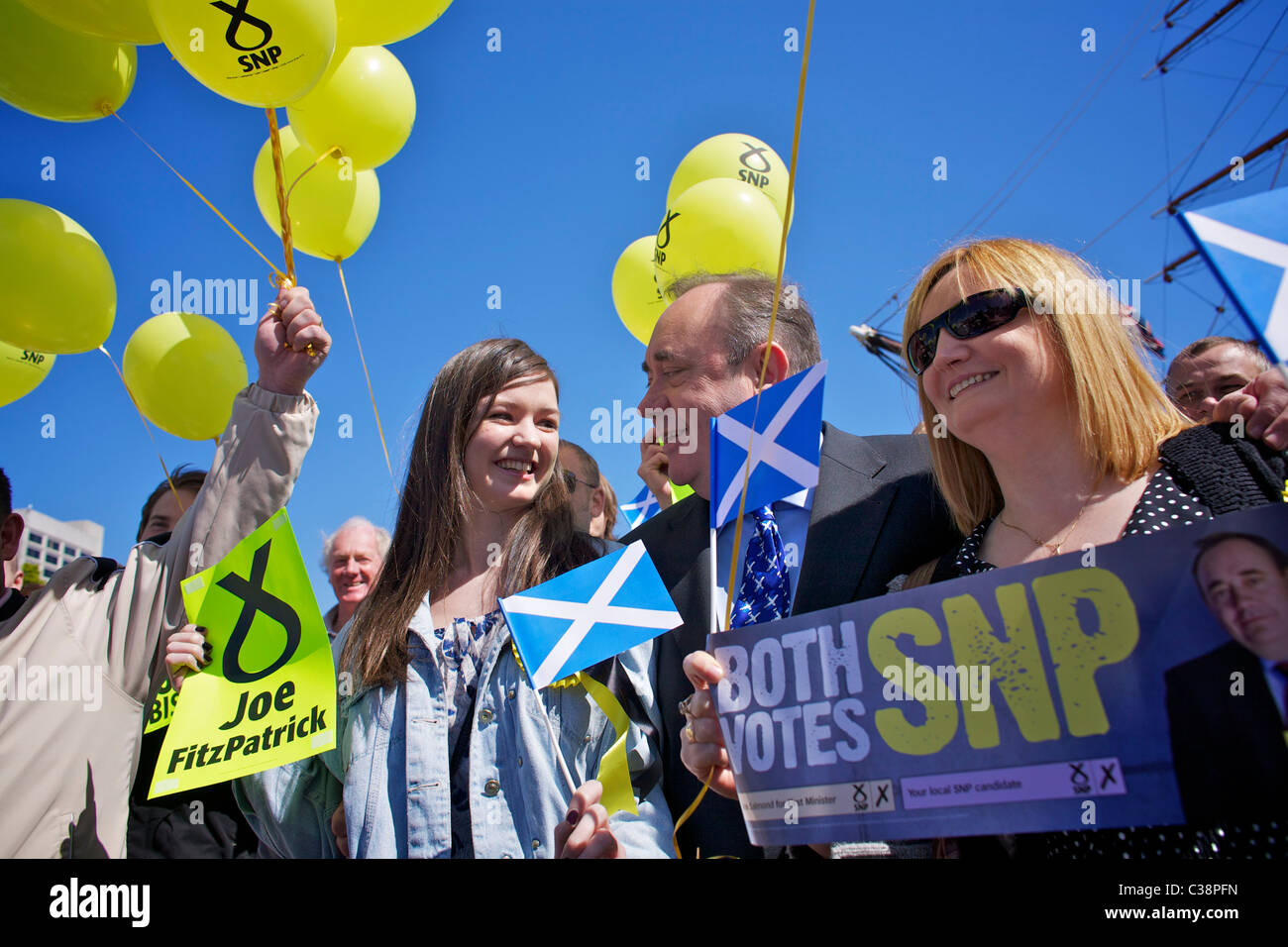 Alex Salmond con SNP sostenitori Foto Stock
