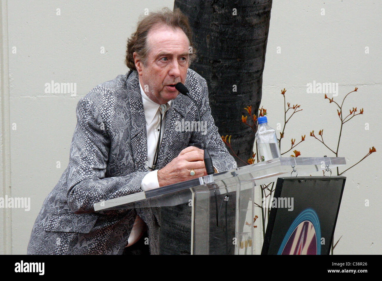 Eric Idle onora la fine di George Harrison Beatle George Harrison postumo onorato con la stella sulla Hollywood Walk of Fame Foto Stock