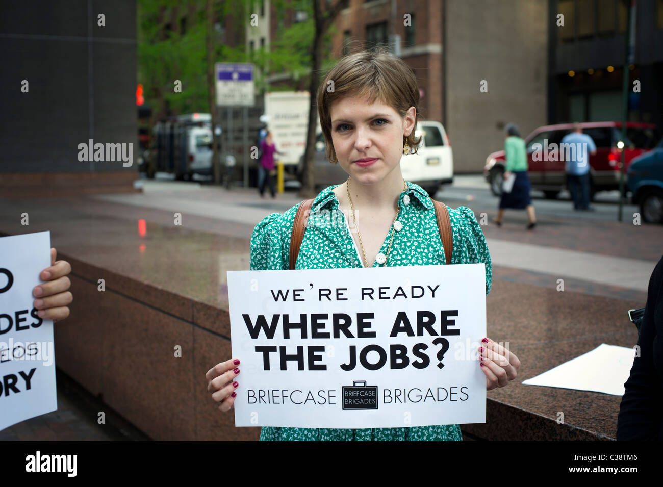 Membri della valigetta brigate e i loro sostenitori protestare di fronte a New York il senatore Kirsten Gillibrand dell'ufficio in NY Foto Stock