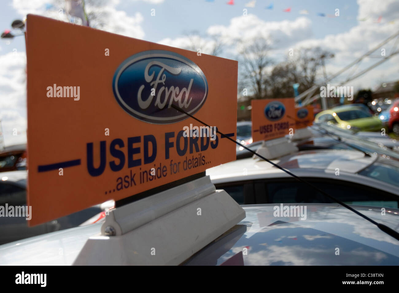 Una selezione di usato Ford Motor automobili per la vendita presso un concessionario in Cambridge Foto Stock
