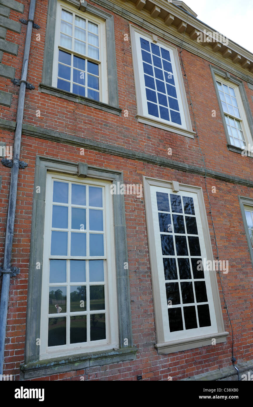 Finestre vere e false windows Hanbury Hall Worcestershire Inghilterra Regno Unito Foto Stock