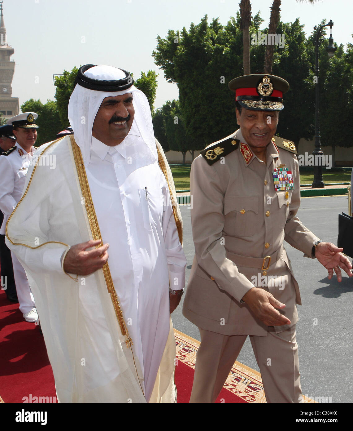 Egitto Sovrano Militare Mohamed Hussein Tantawi incontra Emiro del Qatar Hamad Bin Khalifa al Thani che ha mostrato il supporto per l'Egitto. Foto Stock