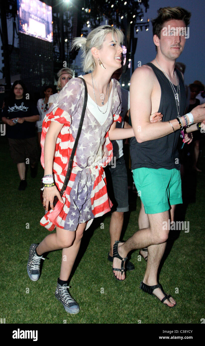 Agyness Deyn e fashion designer di Henry Holland a Coachella Music Festival 2009 - Giorno 1 Indio, California - 17.04.09 Foto Stock