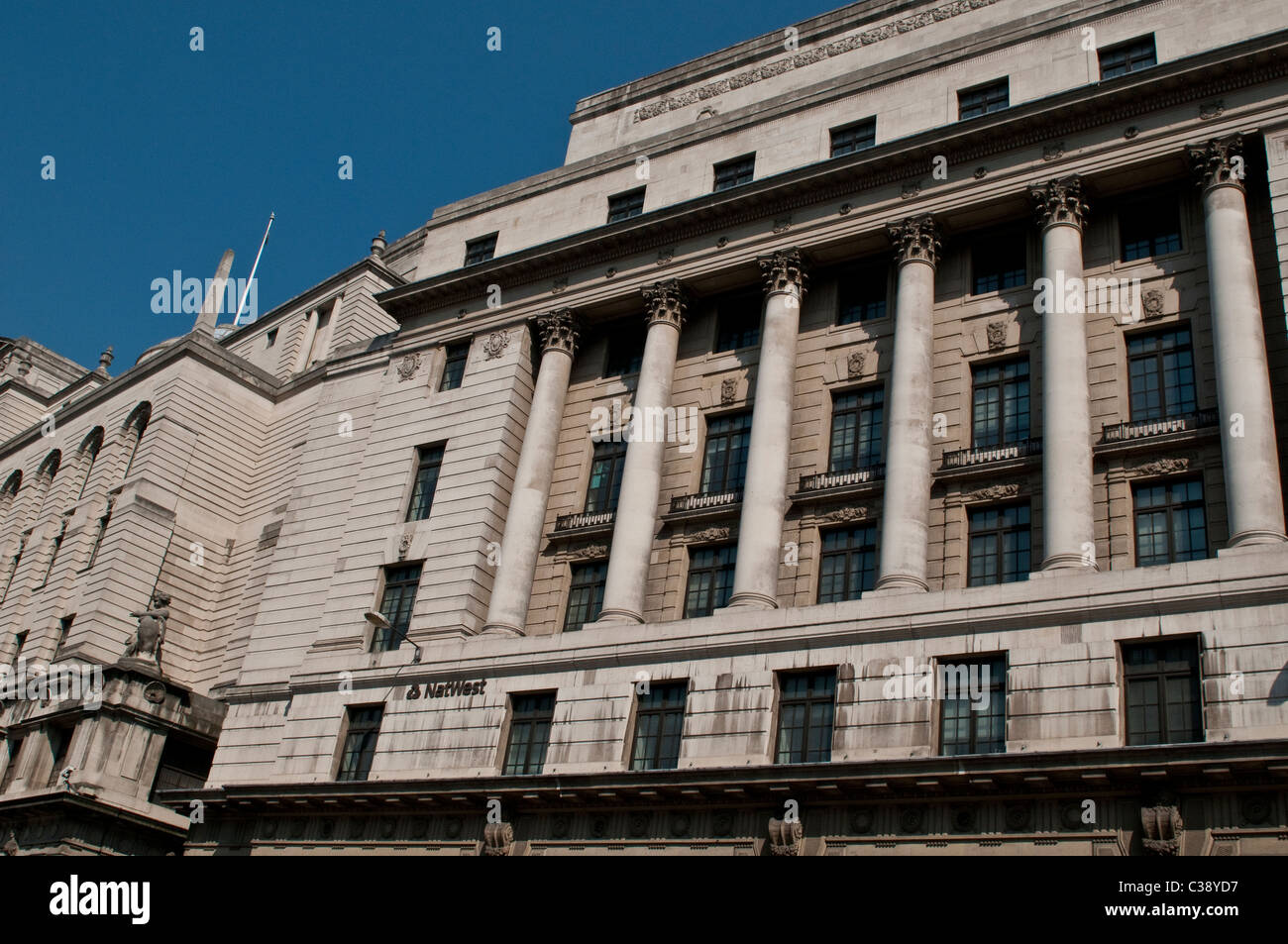 NatWest Bank building presso la banca, città di Londra, Regno Unito Foto Stock