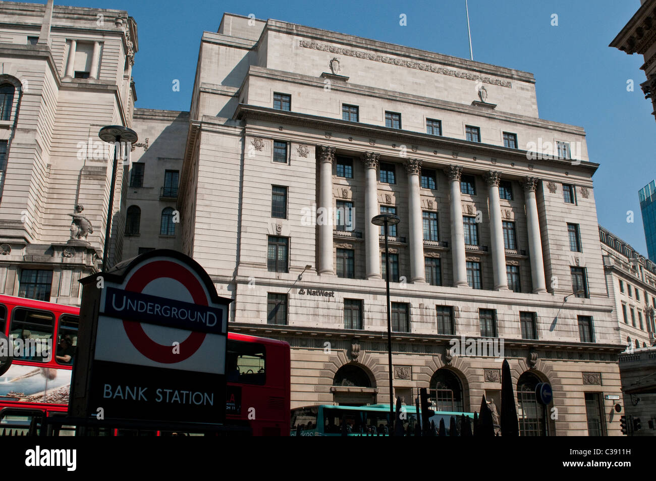 NatWest Bank building presso la banca, città di Londra, Regno Unito Foto Stock