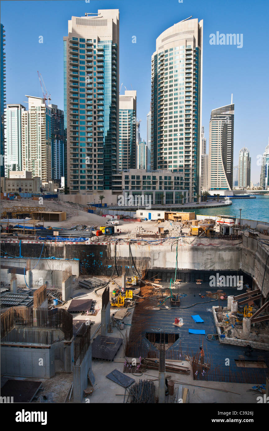 Traghetti passeggeri al Dubai Creek che trasportano persone da un lato all'altro del torrente. Foto Stock