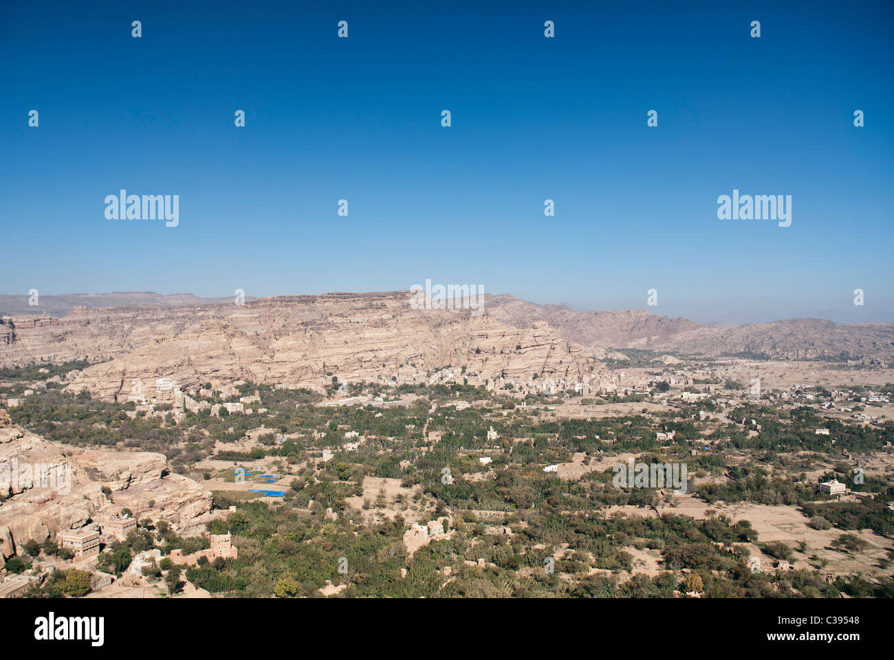Yemen arido paesaggio vicino sanaa con khat piantagioni Foto Stock