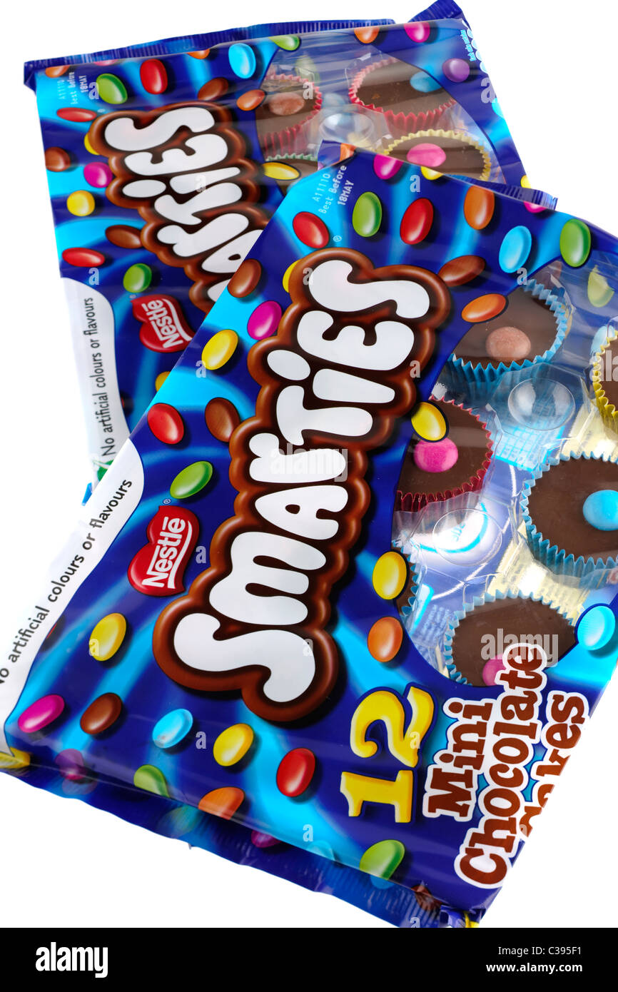 Due 12 pacchetti di Nestle Smarties mini torte al cioccolato Foto Stock