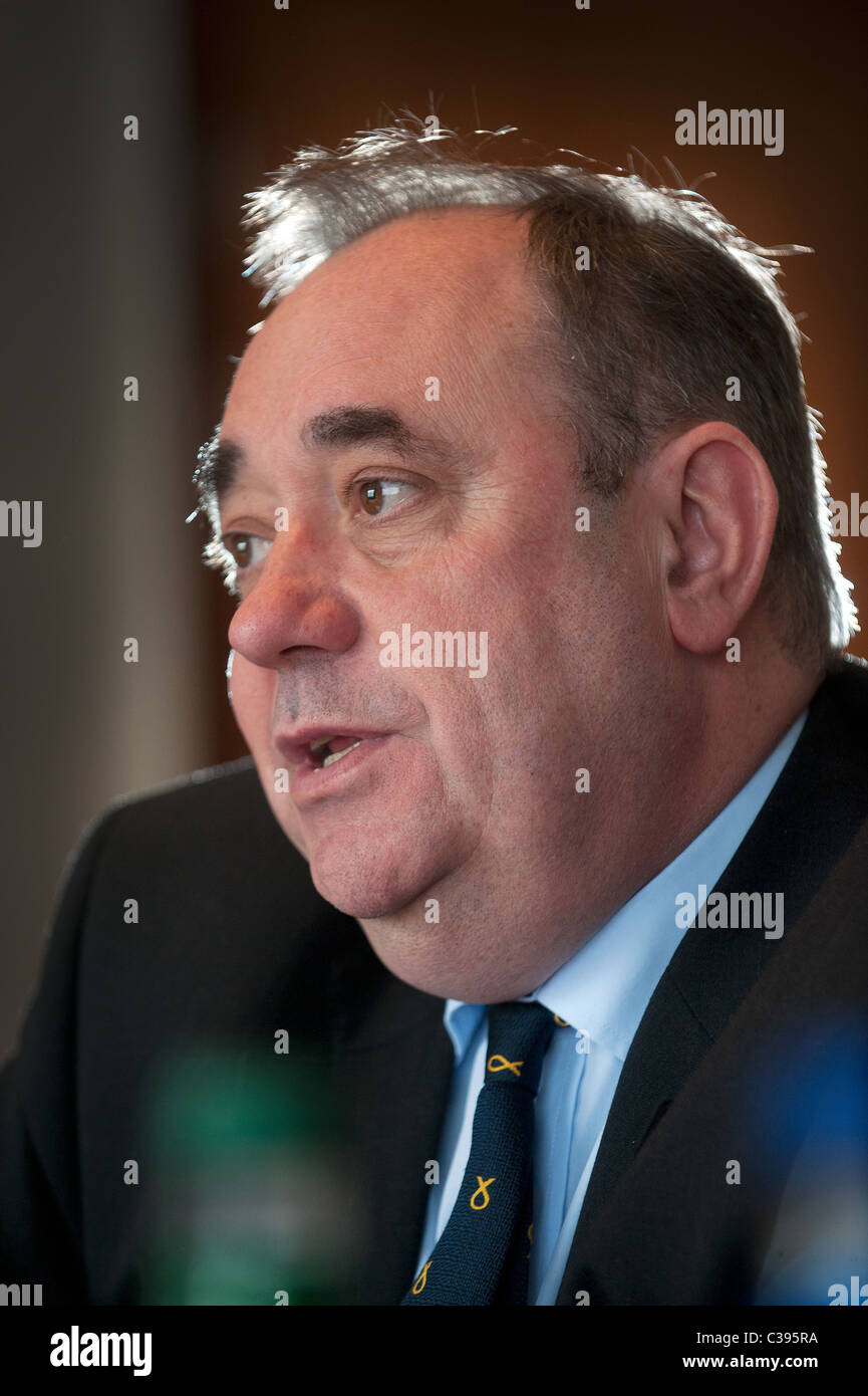 SNP leader scozzese e primo ministro Alex Salmond raffigurato in Glasgow 21 Aprile 2011 Foto Stock