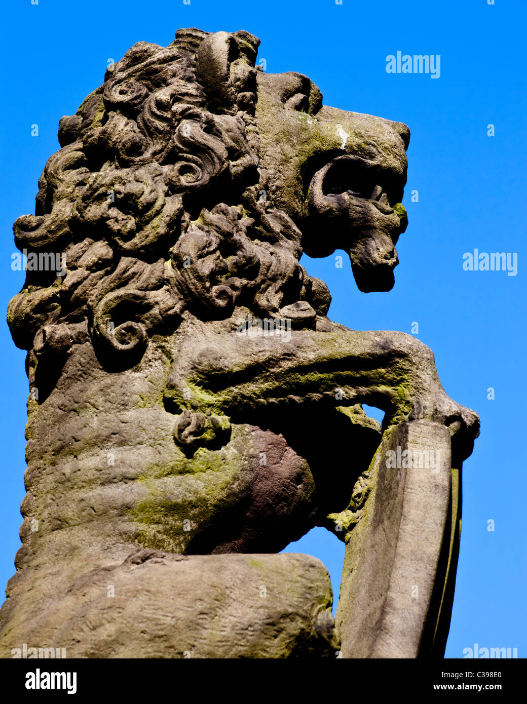 Un leone di pietra Gargoyle Foto Stock