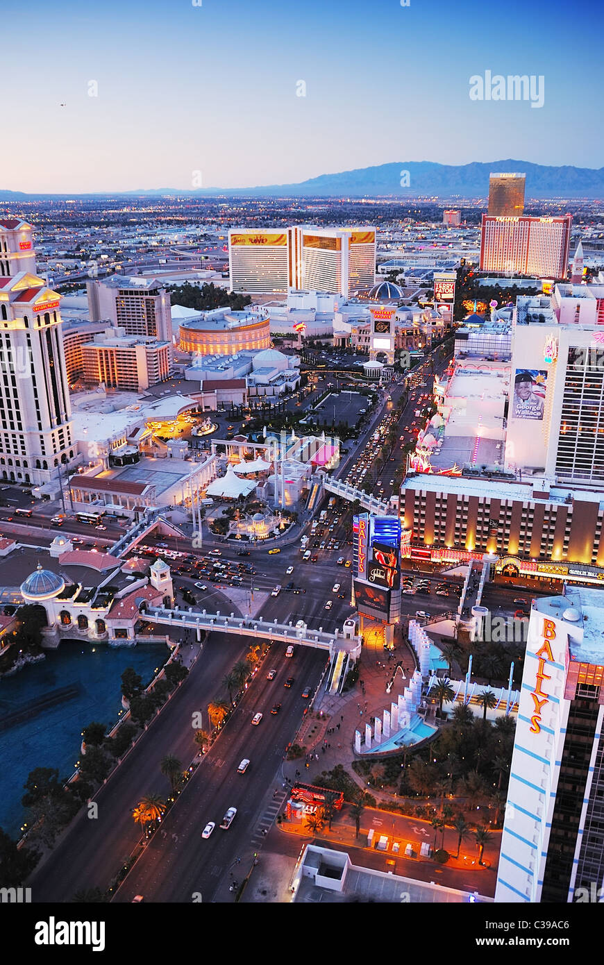 Las Vegas Strip vista aerea al crepuscolo Foto Stock