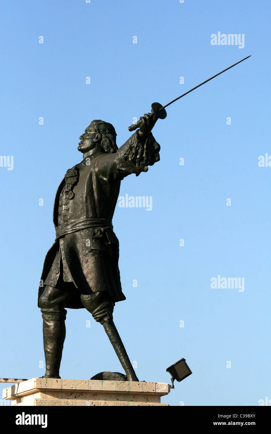Una statua al di fuori del Castillo de San Felipe ricordando Don Blass e il British eroi che hanno preso a Cartagena in aprile 1747 Foto Stock