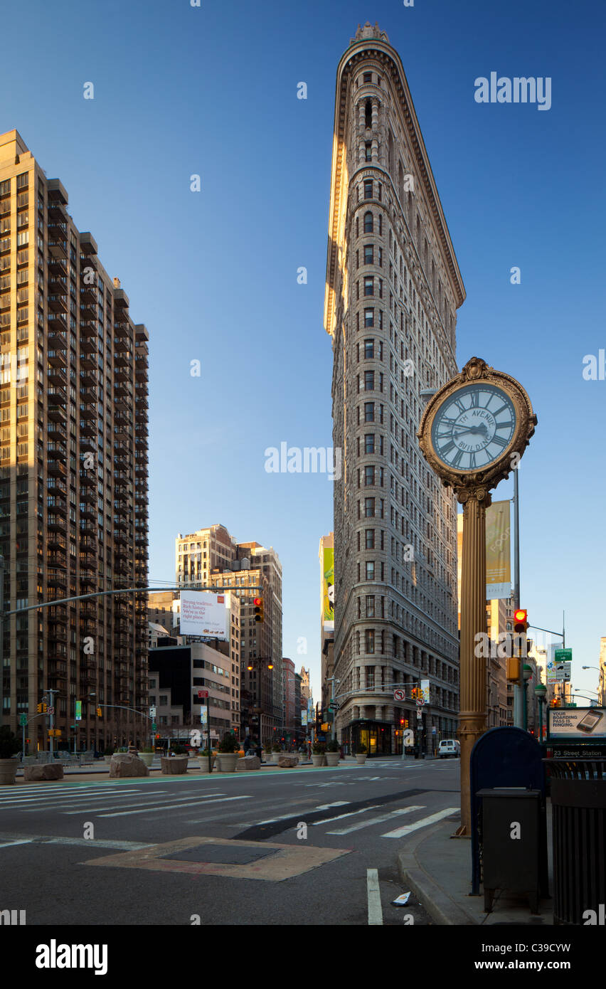 Il Flatiron Building di New York City di Quinta Avenue Foto Stock