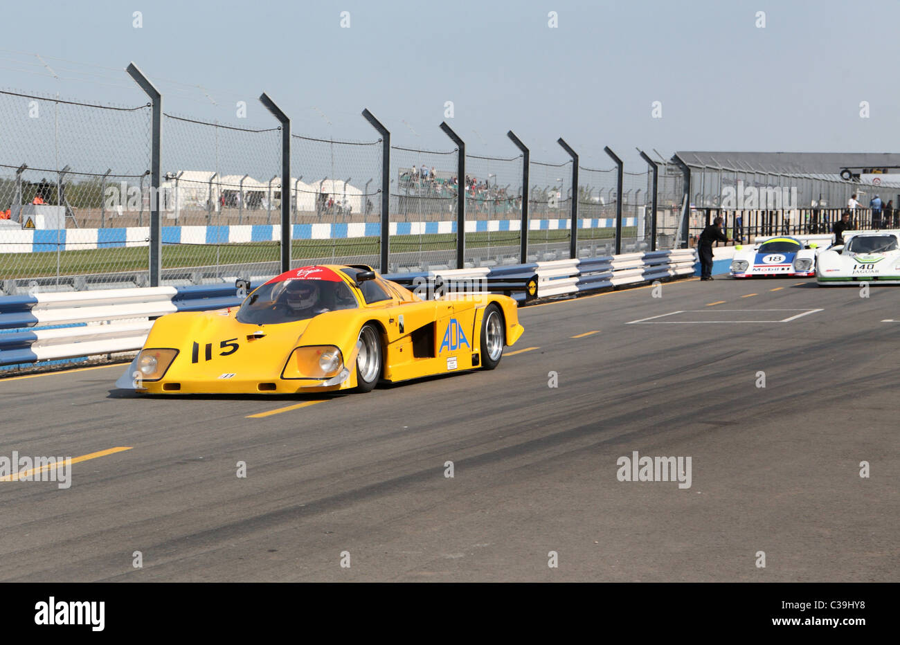 Gruppo C le auto sportive in pit lane a Donington il Festival storico 2011 Foto Stock