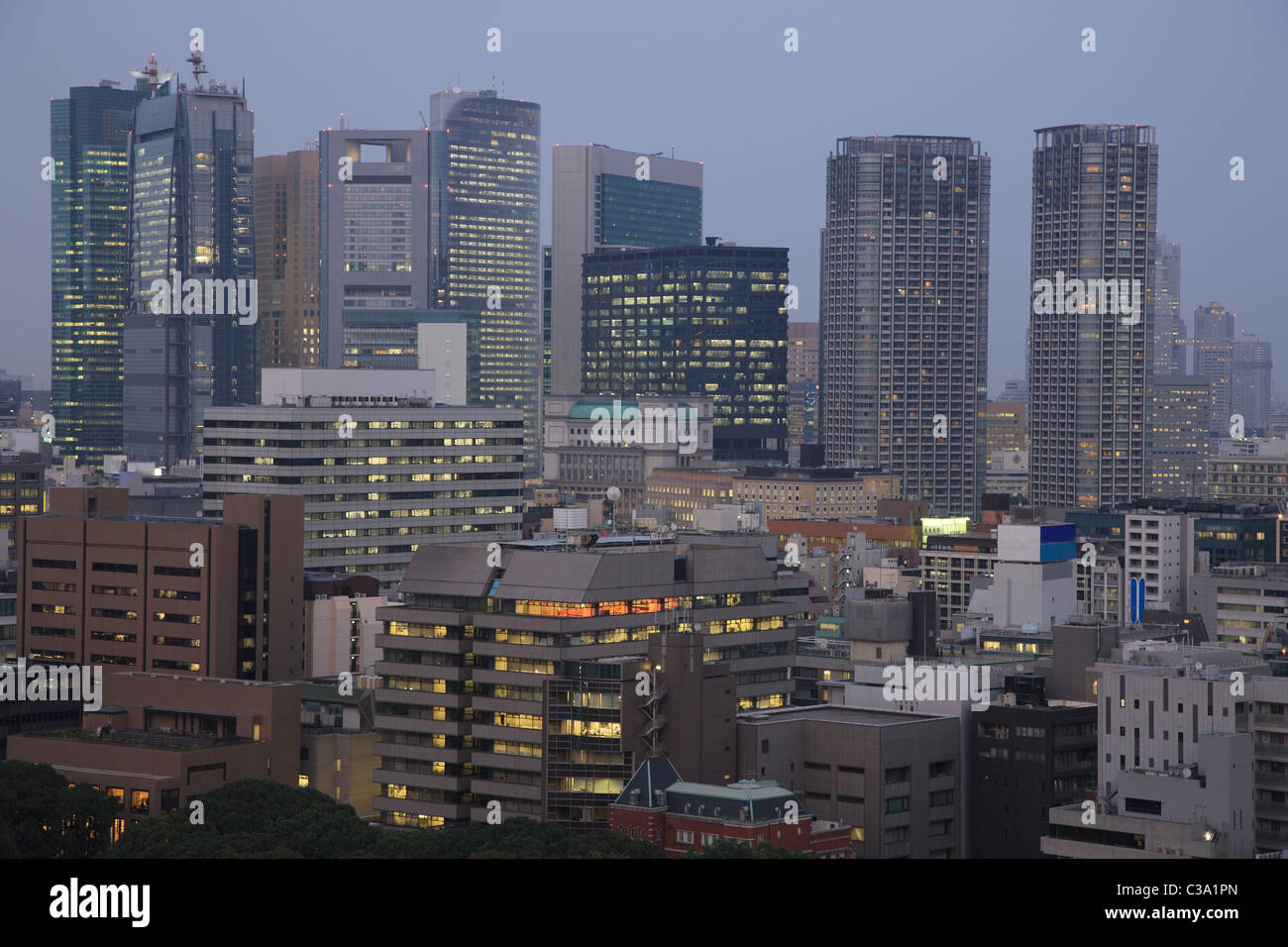 Illuminati della città di Seul in Corea del Sud di notte da alta sopra Foto Stock