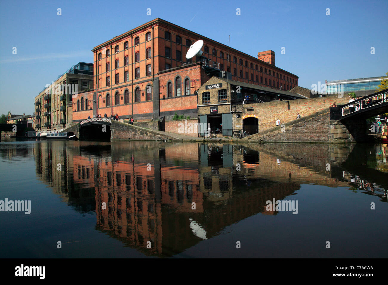 Regent's Canal, appena al di sopra di Camden Lock Foto Stock