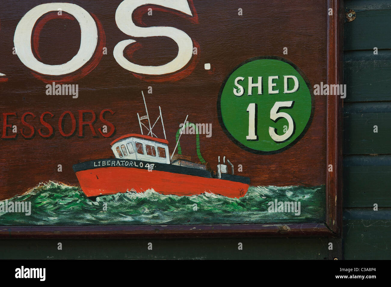 Il Cockle versato il segno dipinto barche da pesca. Passo 15 Foto Stock