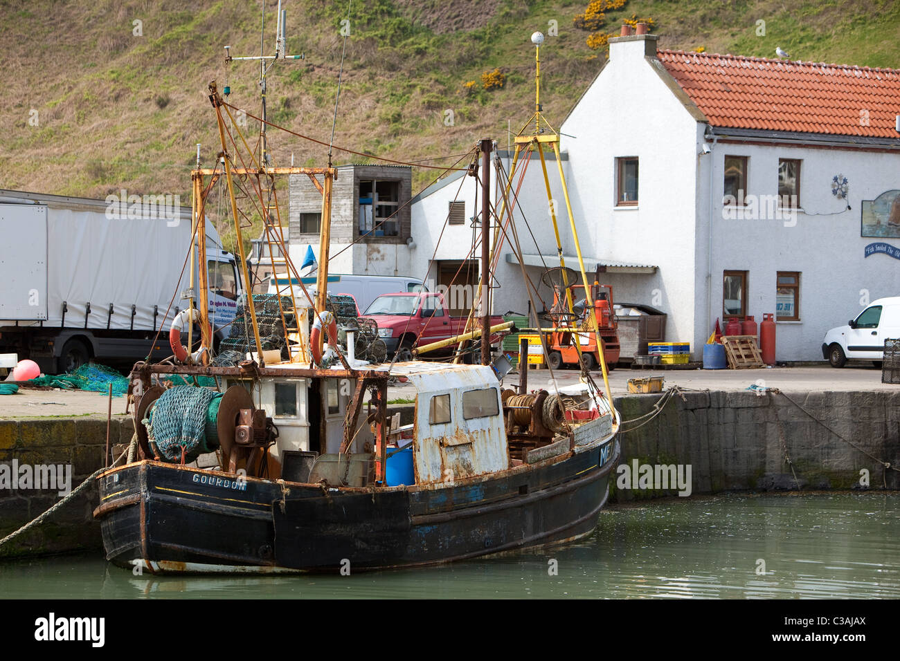 La pesca a strascico .Gourdon Harbour Grampian Scotland Regno Unito Foto Stock