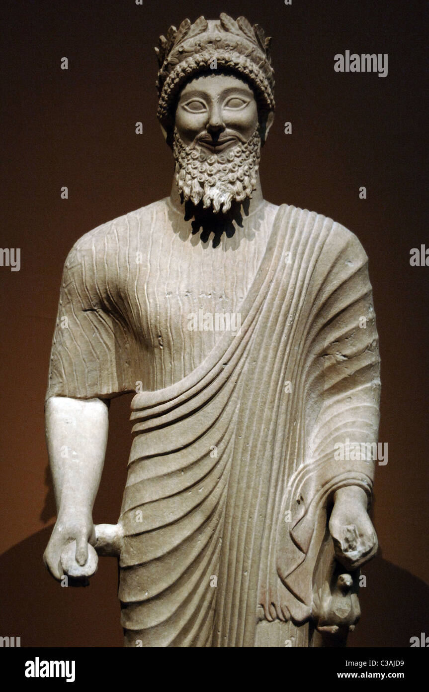 Arte fenicia Cipro. Uomo Barbuto con offerte votive. Ca. 475-450 A.C. Periodo classico. Calcare. Foto Stock