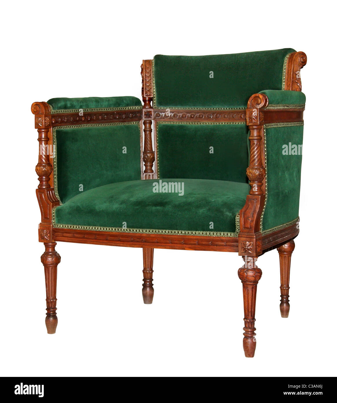 Vintage velluto verde sedia isolati su sfondo bianco Foto Stock