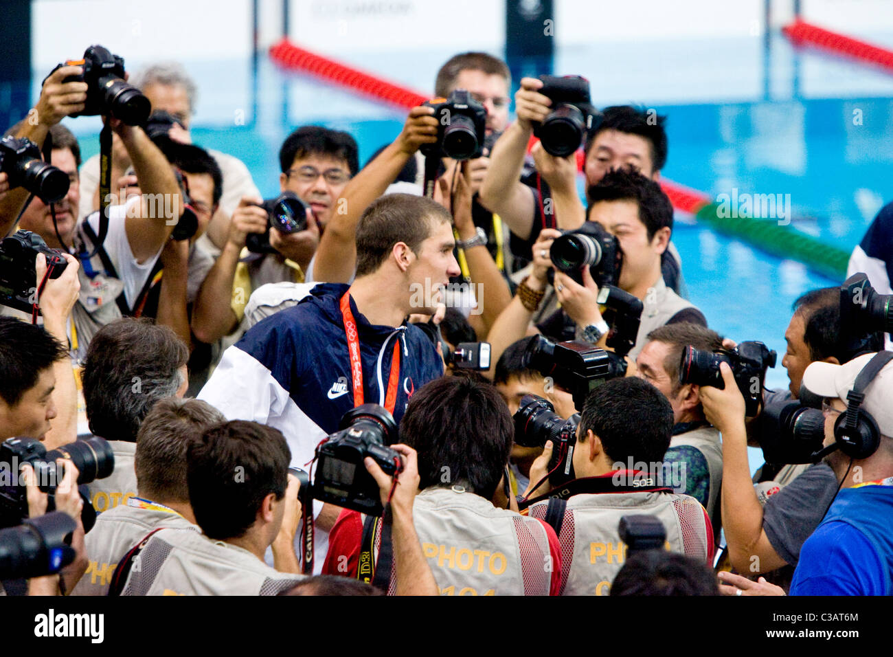 Michael Phelps ha guadagnato il suo record di otto medaglia d'oro in una sola olimpiade per gli uomini staffetta 4x100 misti nel nuoto Foto Stock